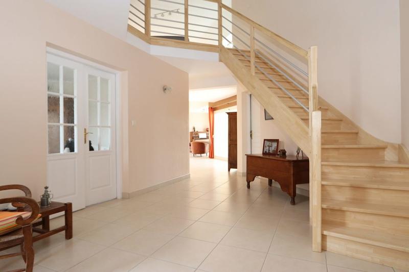 Maison - 255 m² - 10 pièces