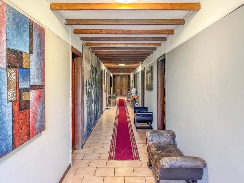 Maison - 2 000 m² - 24 pièces