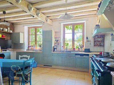 Maison - 214 m² - 9 pièces