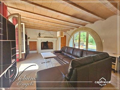 Propriété - 234 m² - 8 pièces