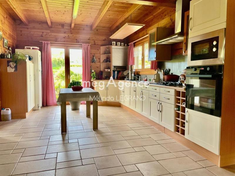 Maison - 220 m² - 7 pièces