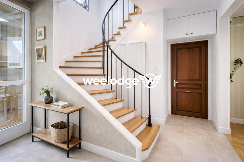 Maison - 168 m² - 7 pièces