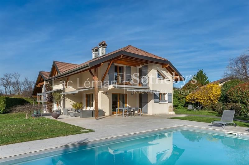 Maison - 223 m² - 8 pièces