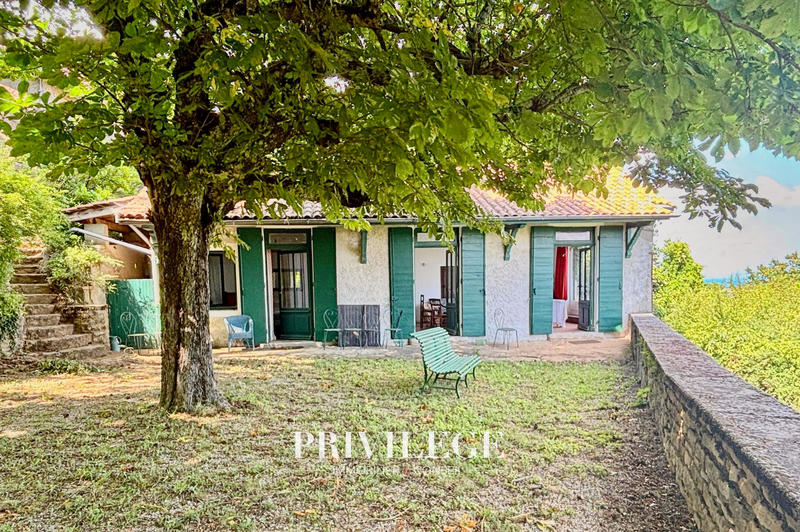 Maison - 220 m² - 7 pièces