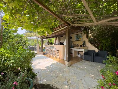 Maison - 204 m² - 6 pièces