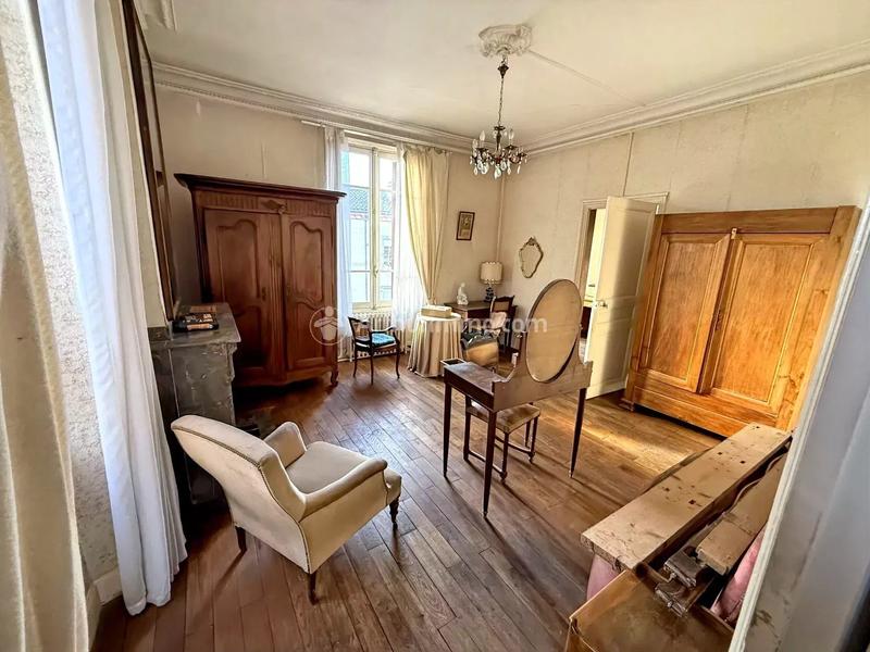 Maison - 210 m² - 7 pièces