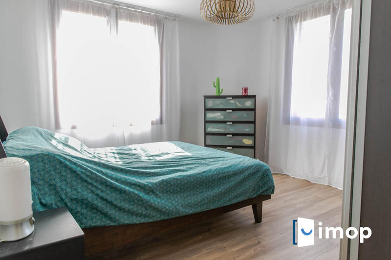 Maison - 247 m² - 10 pièces