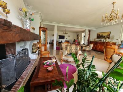 Propriété - 214 m² - 7 pièces