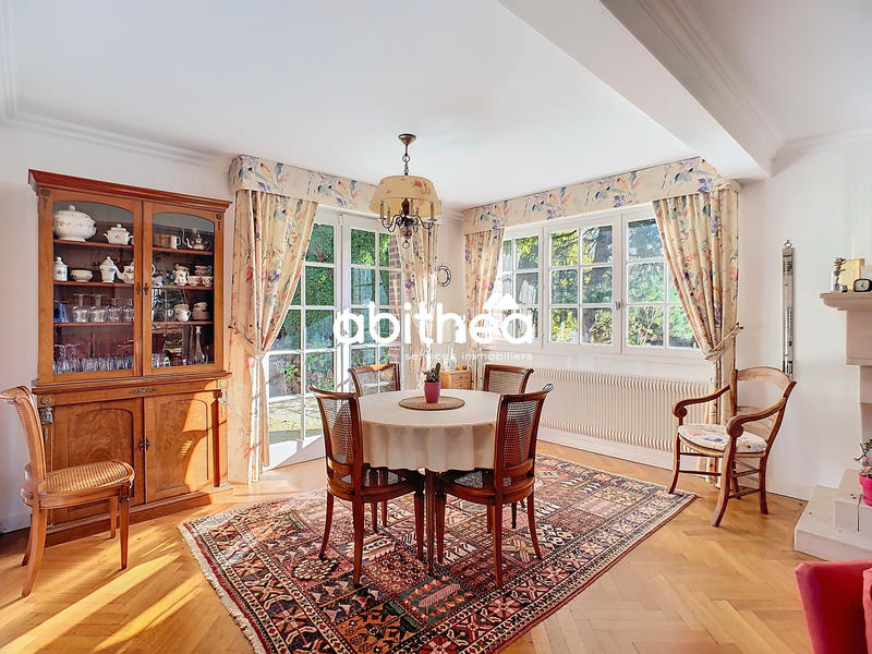 Maison - 206 m² - 7 pièces