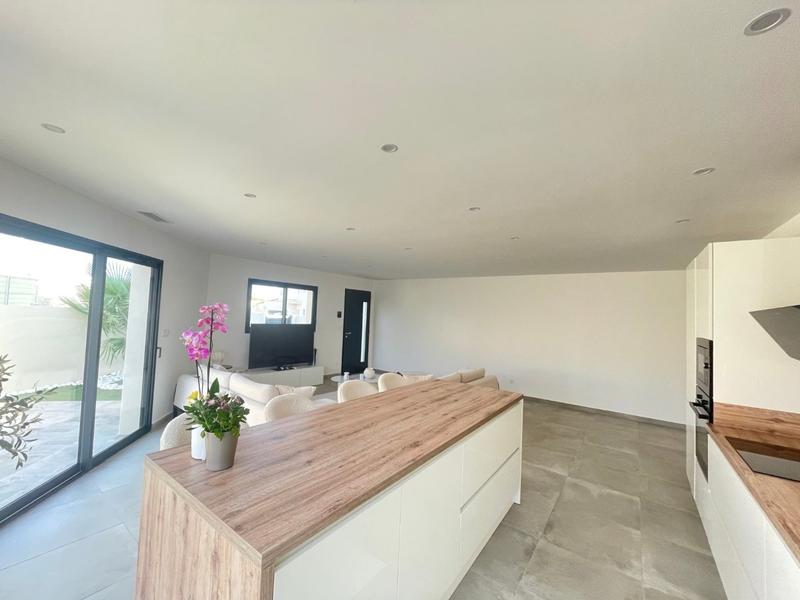 Maison - 99 m² - 4 pièces