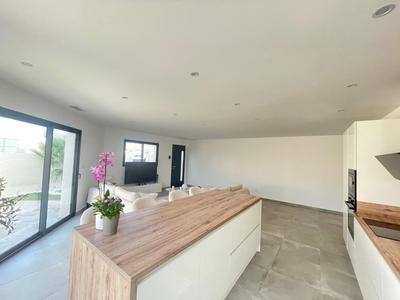 Maison - 99 m² - 4 pièces