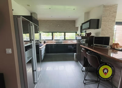 Maison - 215 m² - 6 pièces