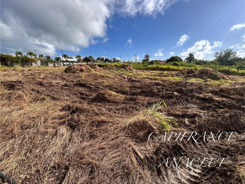 Terrain constructible - 698 m²