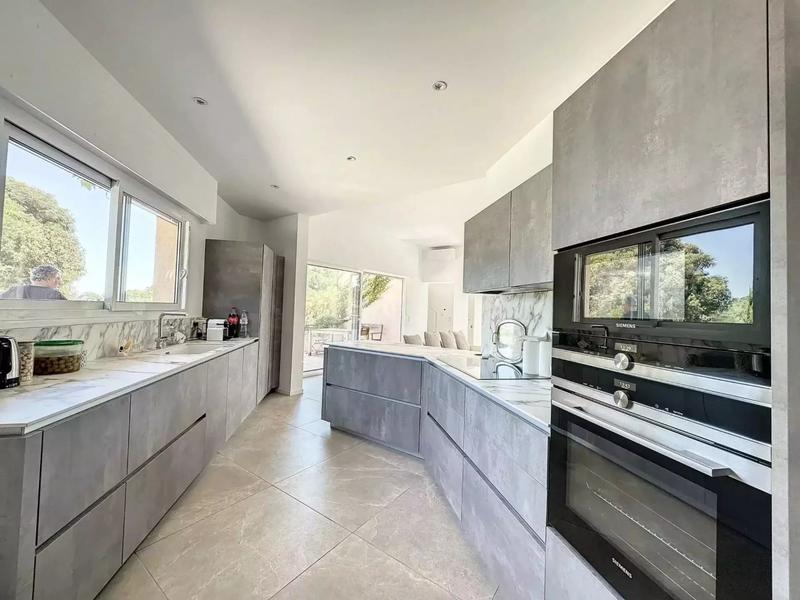 Maison - 400 m² - 10 pièces