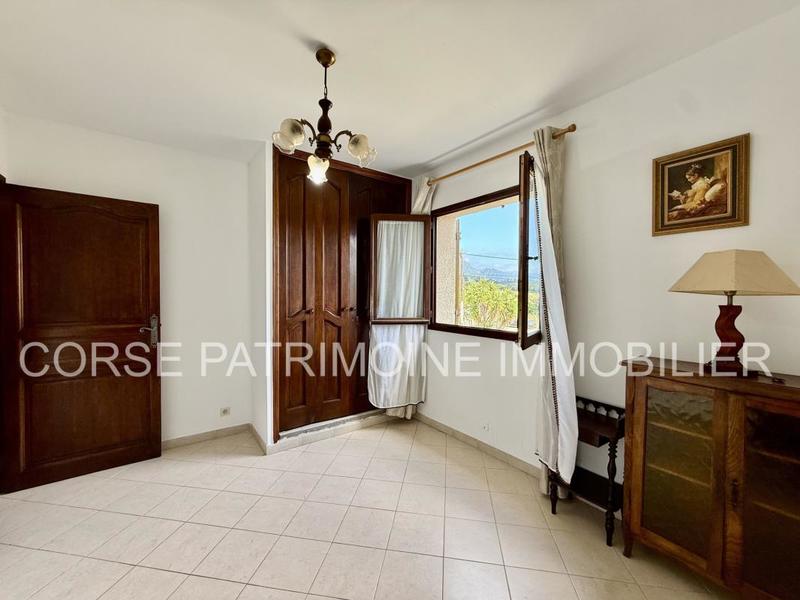 Maison - 225 m² - 12 pièces