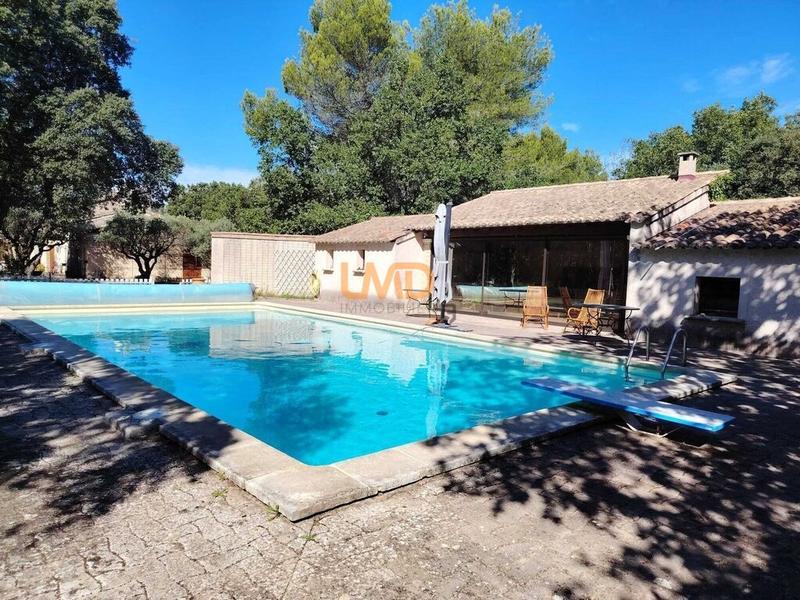 Propriété - 222 m² - 6 pièces