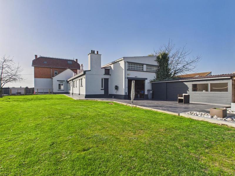 Demeure - 160 m² - 6 pièces