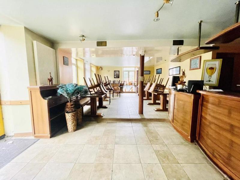 Maison - 320 m² - 10 pièces