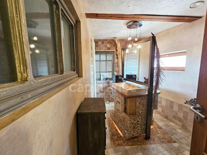 Maison - 182 m² - 9 pièces