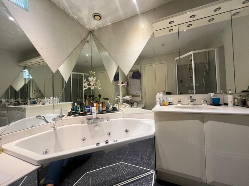 Maison - 206 m² - 8 pièces