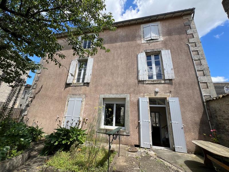 Maison - 137 m² - 8 pièces