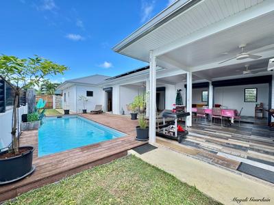 Maison - 140 m² - 5 pièces