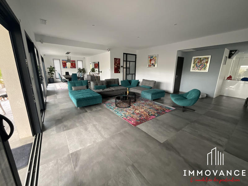 Maison - 220 m² - 7 pièces