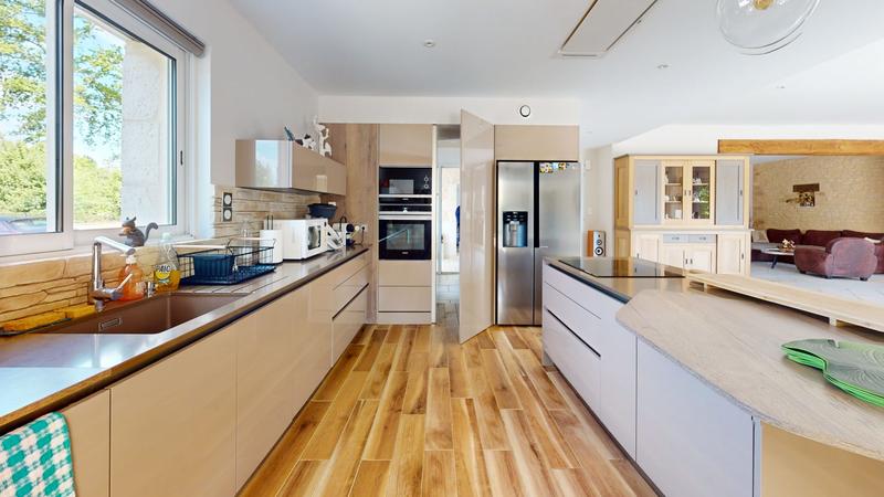 Maison traditionnelle - 210 m² - 8 pièces