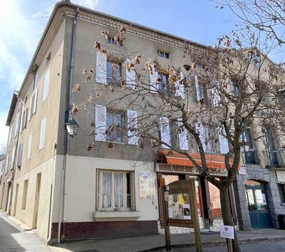 Maison - 185 m² - 13 pièces