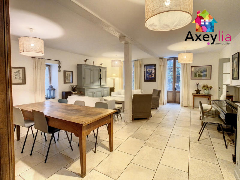 Maison - 258 m² - 12 pièces