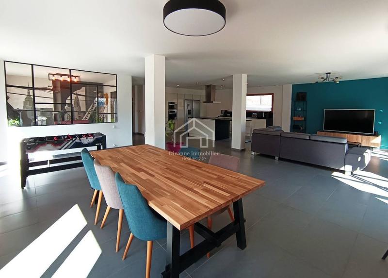 Villa - 236 m² - 5 pièces