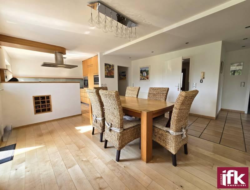 Propriété - 249 m² - 9 pièces