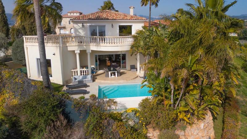 Villa - 303 m² - 7 pièces