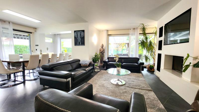 Villa - 297 m² - 6 pièces