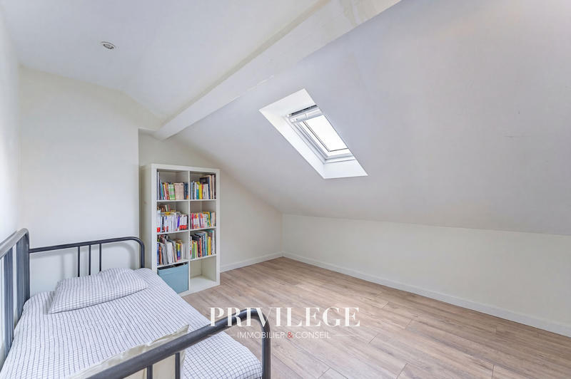 Maison - 267 m² - 10 pièces