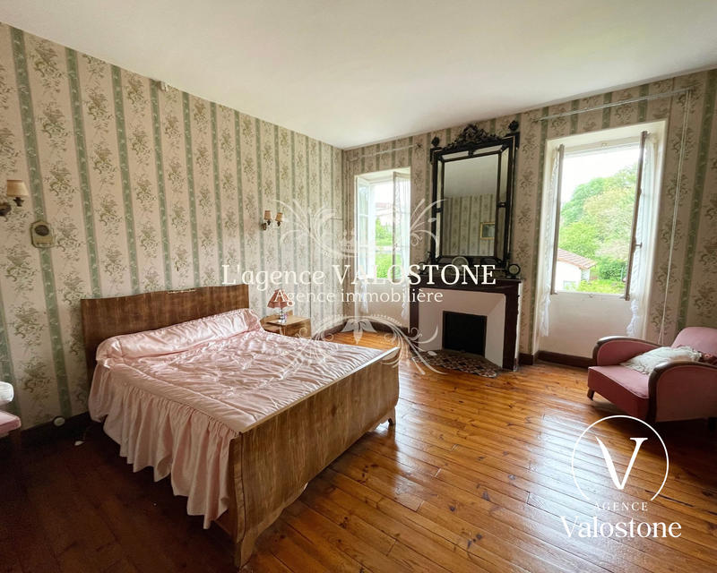 Maison traditionnelle - 300 m² - 11 pièces