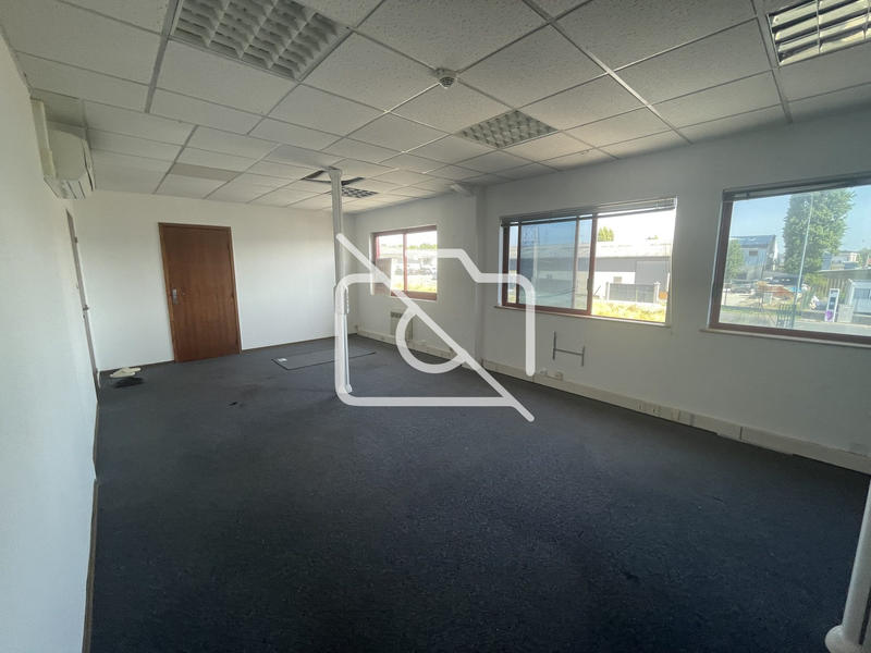 Entrepôt - 2 000 m²