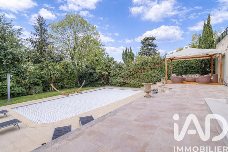 Maison - 229 m² - 7 pièces