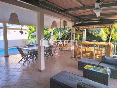 Villa - 208 m² - 8 pièces