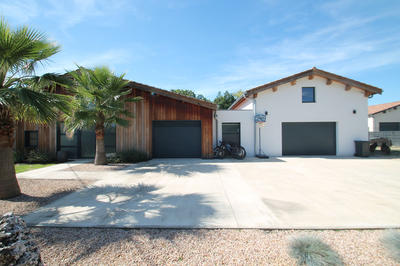 Maison - 280 m² - 9 pièces