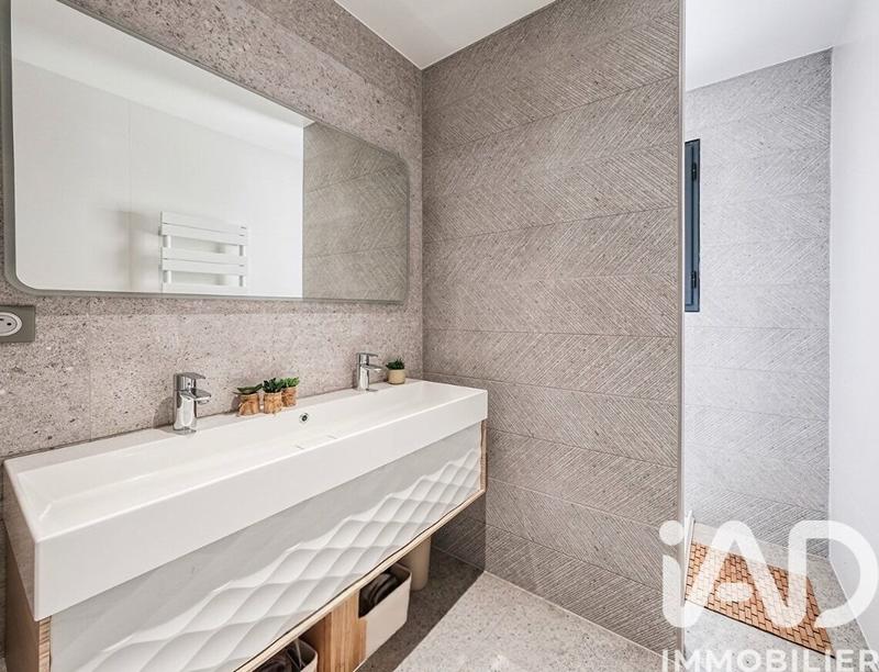 Maison - 320 m² - 9 pièces