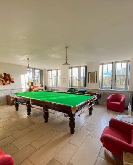 Manoir - 4 200 m² - 72 pièces