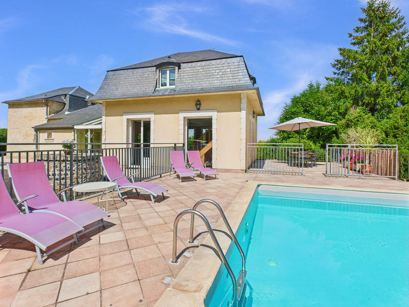 Maison - 230 m² - 7 pièces