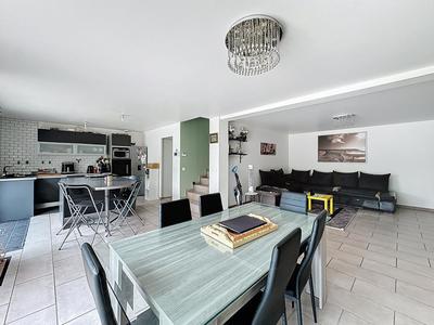 Maison - 102 m² - 4 pièces