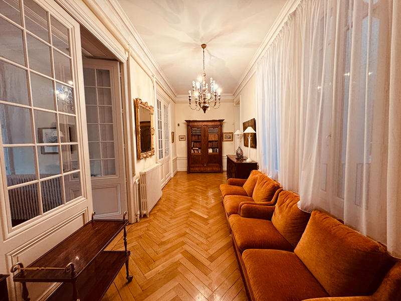 Appartement - 218 m² - 5 pièces