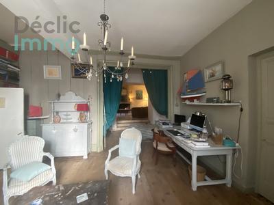 Maison - 250 m² - 8 pièces