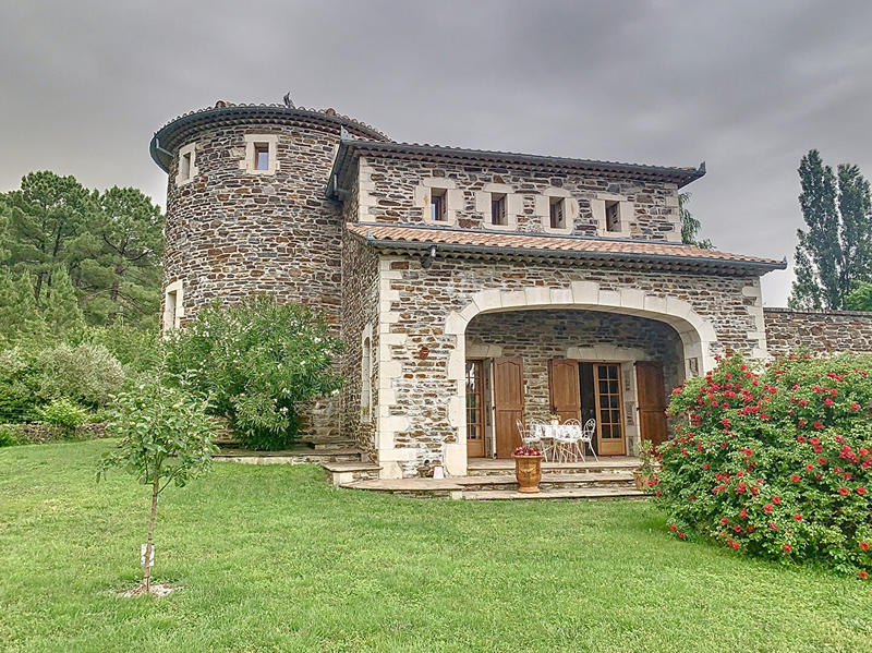 Demeure - 242 m² - 8 pièces