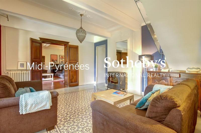 Maison bourgeoise - 733 m² - 19 pièces