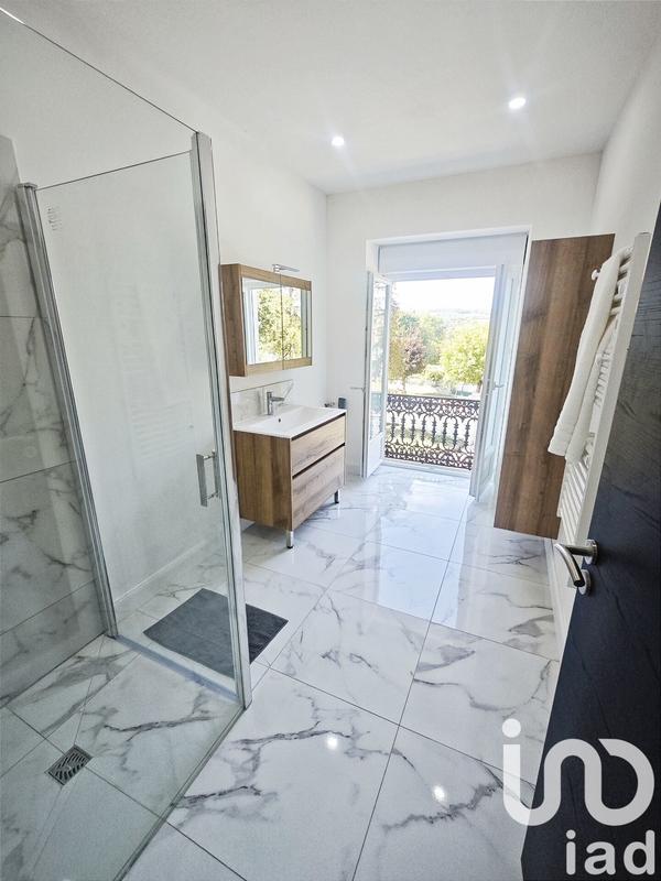 Château - 215 m² - 6 pièces