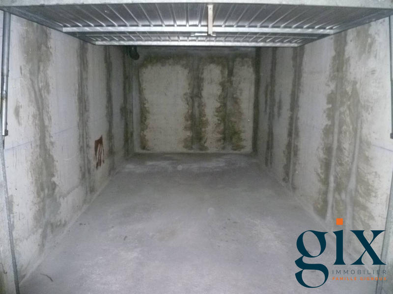 Parking / Garage - 14 m²